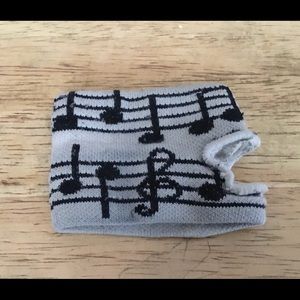 Music note themed fingerless glove (1)